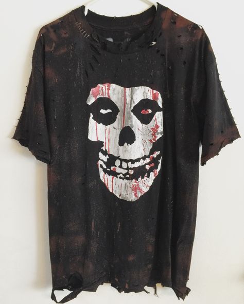 The Misfits distressed t-shirt from ChadCherryClothing. Punk Rock t-shirt. Horror Rock t-shirt. Black distress t -shirts. Punk Tee Shirt, Emo Grunge Outfits Punk Rock, Vintage Punk Shirt, Punk Shirts Diy, Horror Punk Fashion, Diy Punk Shirt, Alternative Shirts, Distressed Shirts, Ropa Punk Rock