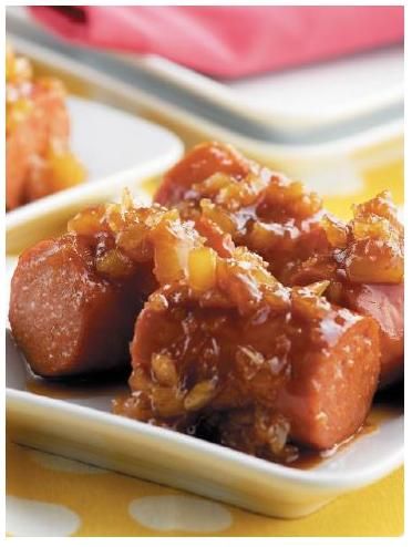 Hawaiian Kielbasa 3 lbs Kielbasa 1 can crushed pineapples 1/2 C brown sugar 1 jar Heinz chili sauce throw in slow cooker 6 hrs Hawaiian Kielbasa, Kielbasa Recipe, Slow Cooker Appetizers, Kielbasa Recipes, Gooseberry Patch, Hawaiian Food, Kielbasa, Crock Pot Slow Cooker, Crock Pot Cooking