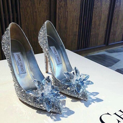 Fairy Shoes, Pretty Heels, Jeweled Shoes, Fashion Shoes Heels, Cute Shoes Heels, Shoes Heels Classy, Jimmy Choo Heels, Heels Classy, Fancy Shoes