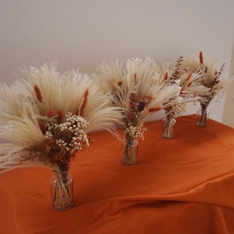 Center Piece For Fall Wedding, Boho Terracotta Centerpieces, Terracotta Boho Centerpiece, Terracotta Wedding Table Centerpieces, Terracotta Wedding Flowers Centerpiece, Boho Western Wedding Table Centerpieces, October Wedding Table Centerpieces, Terracotta Flower Arrangements, Boho Terracotta Wedding Table Decor