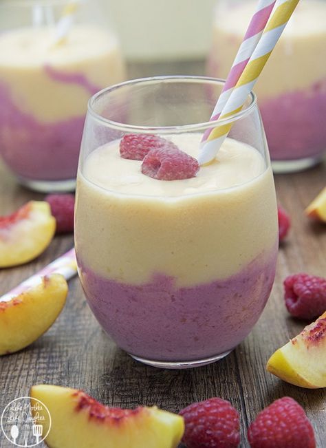 Raspberry Peach Smoothie - This delicious and beautiful smoothie has a layer of creamy raspberry smoothie, topped by a layer of peach smoothie for a perfectly creamy and tasty breakfast or snack. Raspberry Peach Smoothie, Layered Smoothie, Frozen Peaches, Peach Smoothie, Frozen Raspberries, Nutritious Smoothies, Tasty Breakfast, Raspberry Smoothie, Milk Shakes