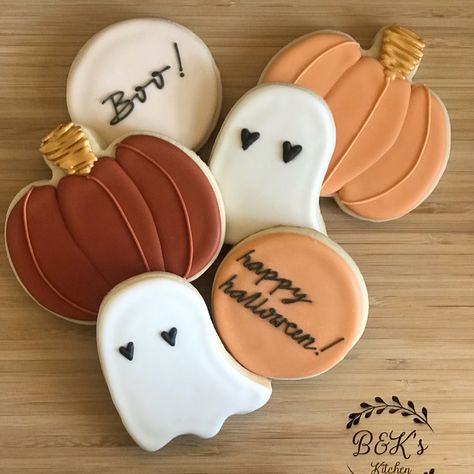 So ready for halloween! #royalicing #halloweenroyalicing #spookyseason #sugarcookies Autumn Leaves Cookies, Halloween Cutout Cookies, Halloween Birthday Cookies, Halloween Royal Icing Cookies, Halloween Cookies Royal Icing, Ghost Sugar Cookies, Halloween Cookie Designs, Pumpkin Cookies Decorated, Halloween Sugar Cookies Decorated