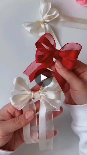 Bow For Gift, Diy With Kids, Glam Christmas Decor, Homemade Bows, Gift Wrapping Techniques, Ribbon Crafts Diy, Bows Diy Ribbon, Gifts Wrapping Diy, Easy Paper Crafts Diy