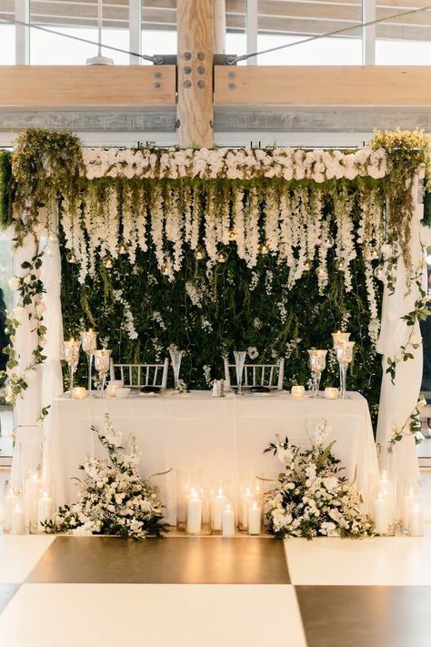 Sweetheart Table Hanging Flowers, Wedding Flower Sweetheart Table, Wedding Headtable Backdrop Ideas, Sweet Heart Table Back Drop, Sweat Heart Table Wedding Ideas, Sweat Heart Table, Sweet Heart Table Decor, Wedding Table Backdrop Ideas, Bridal Table Backdrop