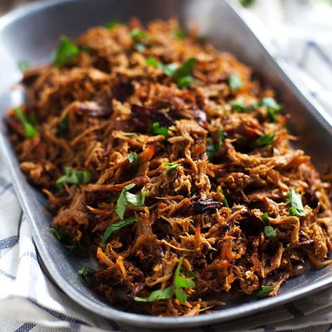 40+ Recipes That Make Feeding a Crowd a Breeze: Cooking for a crowd, be it a large family gathering or a dinner party, can be a bit of a challenge. Crockpot Shredded Pork, Shredded Pork Crockpot, Slow Cooker Recipes Pork, Potato Bar, Salad Buah, Shredded Pork, Cooking For A Crowd, Slow Cooker Pork, Crock Pot Slow Cooker