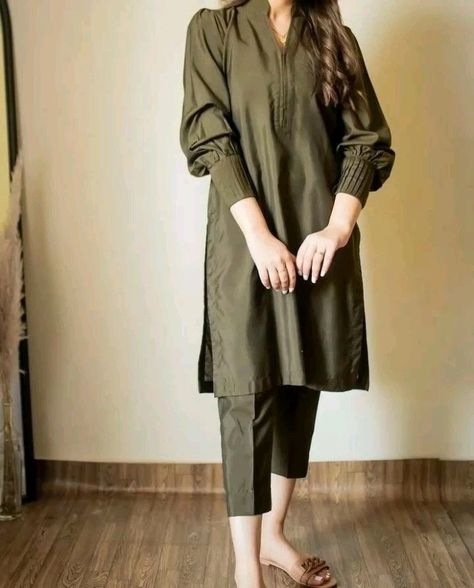 Diwali Dress, 2023 Dress, Stitching Designs, Background Instagram, Patiyala Dress, Elegant Fashion Outfits, Outfit Ideas 2024, Simple Dress Casual, Stylish Kurtis Design