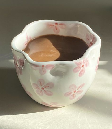 Aesthetic Pinch Pot Ideas, Pinch Pot Painting Ideas, Pinch Cups Ceramics, Pinch Pot Bowl, Pottery Coffee Cup, Ceramic Bowls Painting Ideas, Pinch Pot Ceramics, Clay Mugs Handmade, Pinch Pot Mug