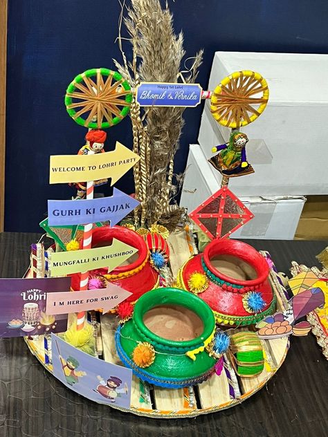 Hamper Decoration Ideas, Hamper Decoration, Lohri Party, Hamper Diy, Handmade Hamper, Holi Gift, Flower Shop Decor, Diwali Gift Hampers, Thali Decoration Ideas