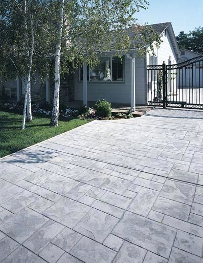 Grey Concrete Driveway, Bungalow Driveway, Gray Stamped Concrete Patio, Patio With Fence, Stamped Concrete Patio Designs, Concrete Patterns, Stamped Concrete Patterns, Stamped Concrete Driveway, Concrete Stain Patio