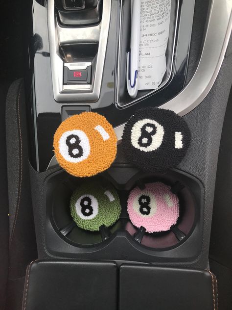 Set of Two 8 Ball Punch Needle Car Coasters💘 A great gift idea for new car owner and coffee lover!✨ Cute car accessories as a gift for women,teens,best friends,girlfriend,boyfriend,mom, new car and driver licence owners etc. Please enter the colors you want in the personalization section✨ *100 % Handmade *Handwashing recommended  If you have a question please let me know!💖 Car Pillows Aesthetic, Cool Car Stuff, Inside Car Decor, Car Stuff Accessories, Car Girl Gifts, Cozy Car Interior, Car Organisation, Cute Cars Accessories, Car Decorations Interior