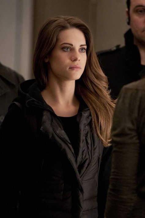 Lyndsey Fonseca Nikita, Lyndsy Fonseca Nikita, Real Life Aesthetic, Alexandra Udinov, Avatar Discord, Nina Dobrev Vampire Diaries, Dystopian Aesthetic, Lyndsy Fonseca, Wonder Twins