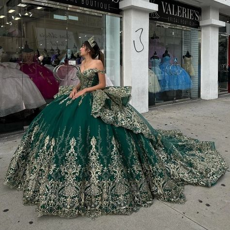 Emerald Green Sequins Off the Shoulder Quinceanera Dresses Ball Gown Gold Appliques Lace Beaded Green And Gold Quinceanera Dresses, Emerald Green Quinceanera Dress, Quinceanera Dresses Emerald Green, Green Gold Dress, Emerald Green Ball Gown, Gold Quince Dress, Ball Gown Gold, Green And Gold Dress, Hunter Green Dress