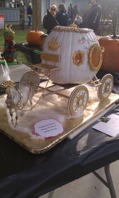 White Pumpkin Decor, Cinderella Pumpkin Carriage, Creative Pumpkin Decorating, Pumpkin Carving Contest, Pumpkin Decorating Contest, Creative Pumpkin Carving, Pumpkin Contest, Cinderella Pumpkin, Cinderella Carriage