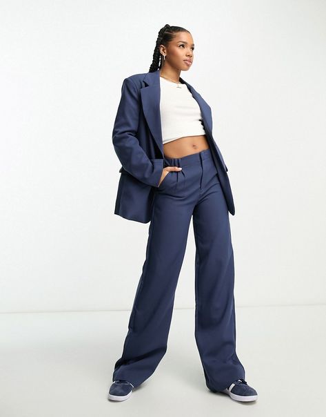 Blazers by Pull&Bear Part of a co-ord set Blazer sold separately High rise Belt loops Functional pockets Wide leg Ensemble Blazer, Blazer Bleu, Navy Outfit, Trouser Co Ord, Brown Outfit, Pull & Bear, Tailored Pants, Co Ord Set, Trouser Suits