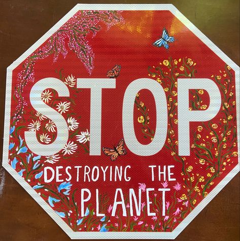 Road Sign Painting Ideas, Painted Street Signs Diy, Street Sign Painting Ideas, Stop Signs Painted, Traffic Sign Aesthetic, Road Signs Paintings, Environmental Art Projects, Street Sign Decor, Panneau Stop