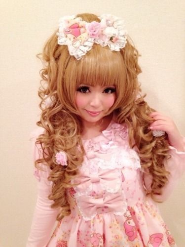 Pink Princess Dresses, Hime Gal, Gyaru Hair, Gyaru Makeup, Dramatic Hair, Hime Gyaru, Gyaru Fashion, Steampunk Clothing, Kawaii Aesthetic