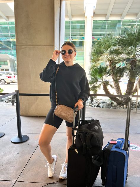 Lauren is standing outside the San Diego airport wearing oversized round sunglasses, a black hoodie, a nude handbag and black biker shorts Nude Handbag, Denim Shorts Style, Oversized Round Sunglasses, Black Biker Shorts, White Crop Tank, Midsize Fashion, Weekly Outfits, Swimsuit Fashion, Airport Outfit