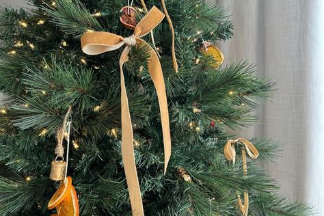 Christmas tree with hand-tied gold velvet bows Velvet Bows On Christmas Tree, Bows On Christmas Tree, Bathroom Vibes, Bow Garland, Velvet Bows, Christmas Tree Bows, Holiday Garlands, Holiday Bows, Bath Ideas