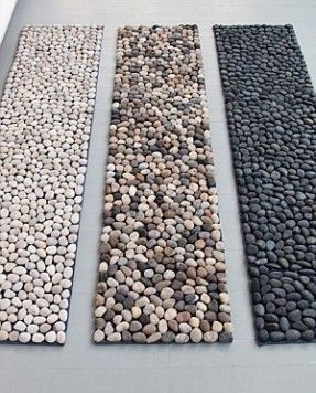 Construction adhesive, pebbles from the Dollar Tree, cheap rubber matt- great door matt! Stones Garden, Pebble Tile, Construction Adhesive, Décor Diy, Dollar Store Crafts, Dollar Store Diy, Hot Glue Gun, Dollar Tree Diy, Diy Garden Decor