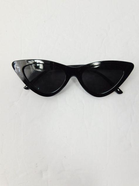 "Vintage Black Triangle Shape Cat Eye Retro Classic Standard Fashion Plastic Sunglasses Frame Lens Glasses Eyewear This item is in new condition. Appropriate for any casual, or evening occasion. UV400 protection Frame outer width: 5.75\" Length lens 1.75\" Thanks for looking!  Domestic Shipping: 1st Class (2-5 days) I ship all items within 12-24 hours after payment received!! Find us on Instagram: @wearingmeoutvtg  Find us on Facebook: wearing me out  Find our website at Wearingmeout.com Enjoy 1 Cat Eyes Sun Glasses, Retro Glasses Aesthetic, 50s Glasses, 60s Glasses, 60s Sunglasses, Triangle Sunglasses, Sunglasses Ideas, Cat Eye Sunnies, Dark Sunglasses