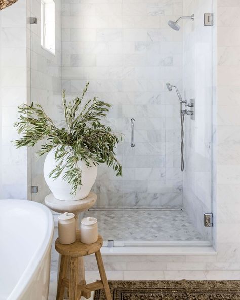 @puresalt posted to Instagram: Here's to manifesting that self care Sundays become a regular thing in 2022 ✨who's with us?! // 📷: @vlentine #puresalt #puresaltinteriors #bathroomdesign #bathroominspo #bathroomideas #bathroomdecor #bathroomstyling #shower #bathtub #tubgoals #bathroomgoals #coastal #coastalliving #coastaldesign #coastalstyle #coastaldecor #californiadesign #coastalbathroom Bathroom Scandinavian Style, Organic Bathroom Design, Small Coastal Bathroom, Modern Organic Bathroom, Transitional Bathroom Decor, Organic Bathroom, Coastal Bathroom Design, Pure Salt Interiors, Pure Salt