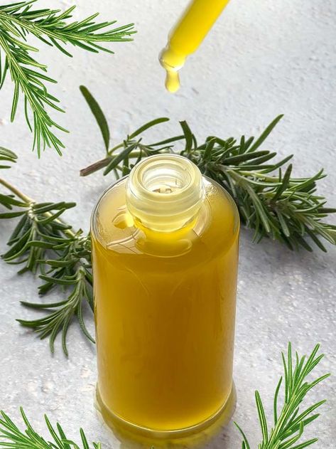 Learn how to make DIY rosemary oil for hair and scalp! This natural hair growth recipe actually works to help grow hair faster, thicker, and longer, and it's so easy to make at home. Rosemary Hair Oil Recipe, Diy Rosemary Oil For Hair, Rosemary Oil For Hair Growth Diy, Diy Hair Oil For Hair Growth, Diy Rosemary Oil, Rosemary Hair Oil, Diy Hair Growth Oil, Rosemary Oil For Hair Growth, Hair Oil Recipe