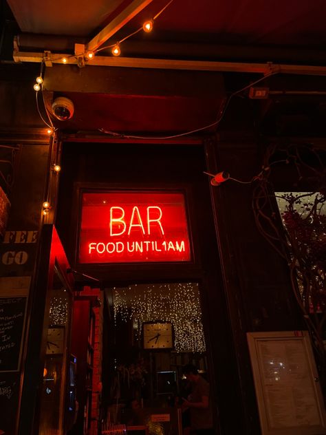 nyc bar Nyc Bars Manhattan, Nyc Jazz Bar Aesthetic, Nyc Bar Aesthetic, New York Bar Aesthetic, Nyc Night Aesthetic, Brat Core, City Of Evil, Brooklyn Bar, Nyc Cafe