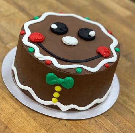 Birthday Cakes Christmas, Christmas Cakes For Beginners, Easy Xmas Cake Decorating Ideas, Mini Christmas Cake Decorating Ideas, Gingerbread Man Cake Ideas, Christmas Cake Ideas Easy Simple, Cute Christmas Cake Ideas, Decorated Cupcakes Ideas Creative, Santa Cake Ideas