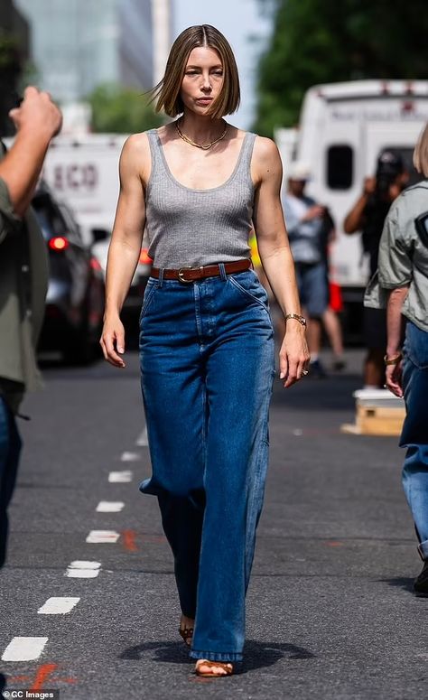 Jessica Biel gets back to work on set in NYC while husband Justin Timberlake's lawyer attempts to get his DWI case dismissed | Daily Mail Online Jessica Biel Outfits, Jessica Biel 90s, Jessica Biel Hair, Jessica Biel Style, Case Dismissed, Jessica Biel, Dirty Blonde, Grey Tank Top, Gray Tank