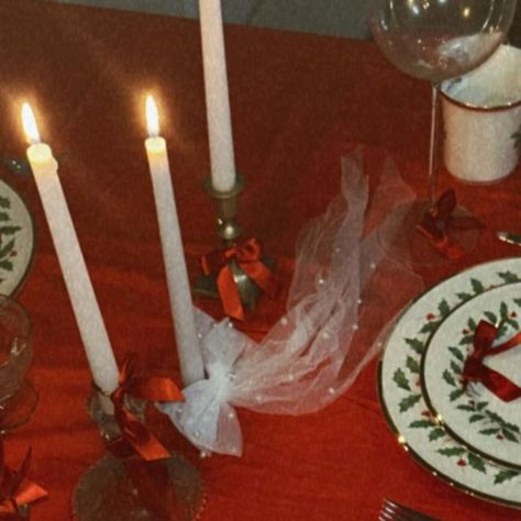 Dash of Darling Party Co on Instagram: "Vintage holiday parties with bows❣️ some fun little detail shots of this intimate christmas party we were recently apart of 🎁" 60s Christmas Party, Vintage Christmas Party Ideas, Retro Holiday Aesthetic, 70s Christmas Party, Winter Party Aesthetic, 60s Christmas Aesthetic, 90s Christmas Party, 50s Christmas Aesthetic, 50s Christmas Party