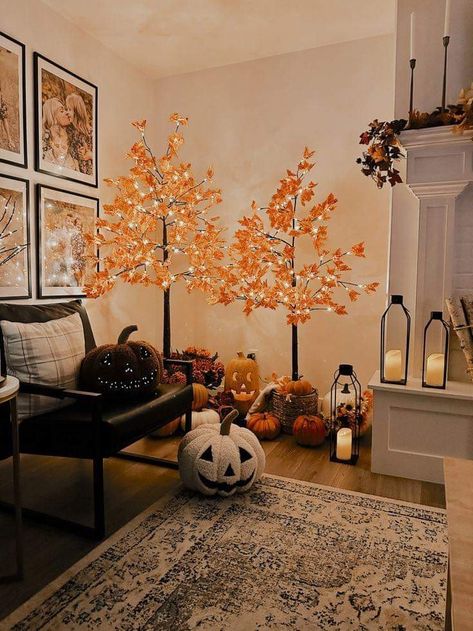 Front Entry Fall Decor, Fall Apartment Decor, Halloween Decorations Apartment, Halloween Living Room, Casa Halloween, Fall Living Room, Cozy Fall Decor, Dekor Diy, Halloween Outdoor