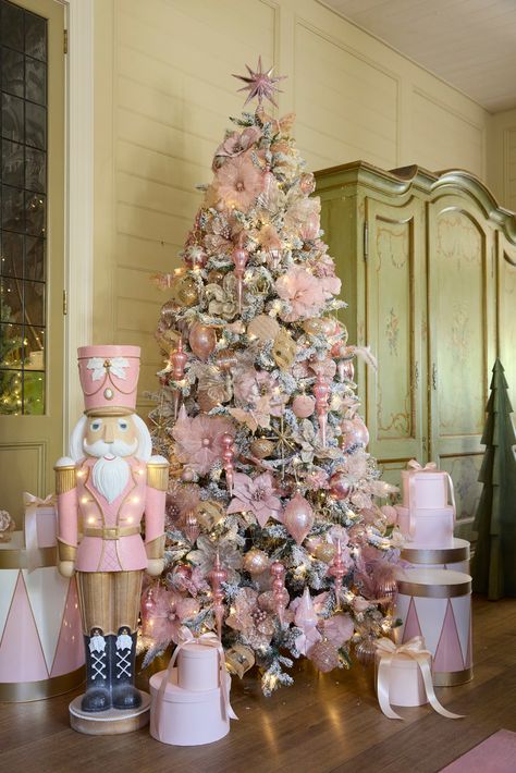 Christmas Trees With Pink Decorations, Shabby Christmas Decor, Christmas Pink And Gold, Christmas Tree Gold And Pink, Pink Coquette Christmas Tree, Pink Glam Christmas Tree, Pink Decoration Christmas Tree, Christmas Tree Decor Color Ideas, Pastel Christmas Table Decor