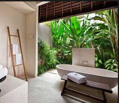 Bali Style Bathroom - took some getting used to at first but how I miss the open baths. Balinese Bathroom, Deco Spa, Indoor Outdoor Bathroom, Outdoor Bathroom Design, Open Bathroom, Tropical Bathroom, Outdoor Baths, Outdoor Bathrooms, Bali Fashion