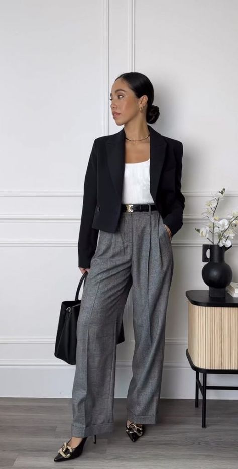 Ținute Business Casual, Women Tips, Business Professional Outfits, Spring Work, Sunny Season, Corporate Attire, Professional Outfits Women, Chic Tops, Office Outfits Women