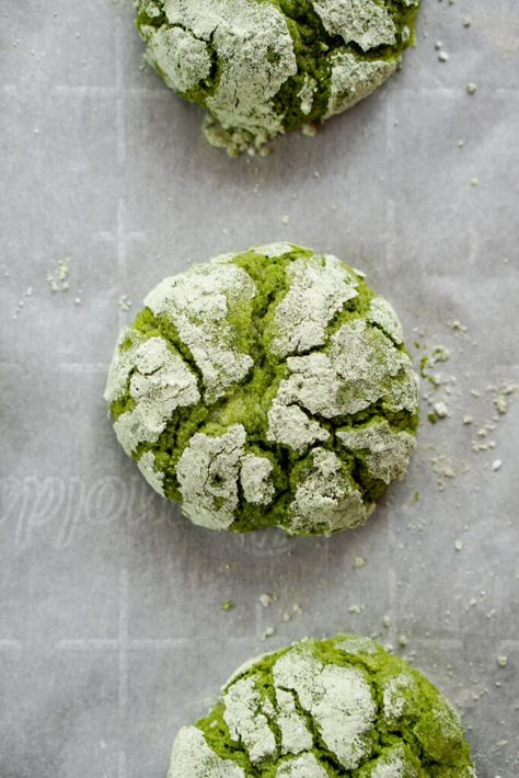 Matcha Crinkle Cookies, Matcha Cookies Recipe, Matcha Dessert Recipes, Matcha Recipes, Crinkle Cookies Recipe, Matcha Dessert, Matcha Cookies, Best Matcha, Chocolate Crinkle Cookies