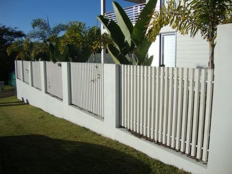 Fence Inspiration, Slatted Fence Panels, Fence Design Ideas, House Fence, Fence Plants, House Fence Design, Small Fence, Fence Doors, Fencing Ideas