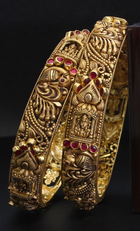 Indian Gold Jewellery, Gold Pendants For Men, Gold Bangles Indian, Jewel Design, Bangle Design, Jewelry Bangles, Women Products, Indian Wedding Jewelry Sets, Gold Jewels Design