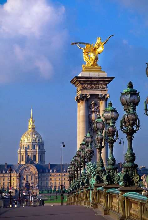 Hotel Des Invalides, Pont Alexandre Iii, Paris Aesthetic, Living In Paris, Paris City, Samar, Historical Architecture, Paris Travel, Tour Eiffel