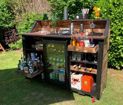 DIY Portable Home-Bar - Imgur Portable Bars For Home, Diy Outdoor Mini Bar, Fun Home Bar Ideas, Cocktail Bar Ideas Home, Outdoor Mobile Bar Ideas, Outdoor Portable Bar Ideas, Cocktail Bar Decor Ideas, Mobile Outdoor Bar, Bar On Wheels Diy