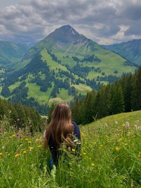 Mountains Aesthetic, Mountain Girl, Pretty Landscapes, Euro Summer, Quiet Life, Granola Girl, Europe Trip, Nature Aesthetic, Pretty Places