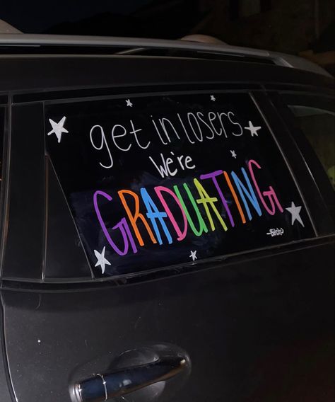 Graduate Car Decoration Marker, Funny Senior Car Decorating Ideas, Car Decorations Graduation, Decorated Senior Cars, Car Window Graduation Ideas, Senior Things 2024, Senior Car Drawing Ideas, Car Writing On Windows For Graduation, Senior Year Graduation Party