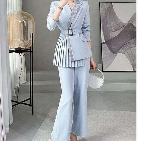 Womens Professional Suits, Stage Outfit, Woman Suit Fashion, Pantsuits For Women, Business Suit, Suit Fashion, Modest Fashion, Classy Outfits, Trousers Women