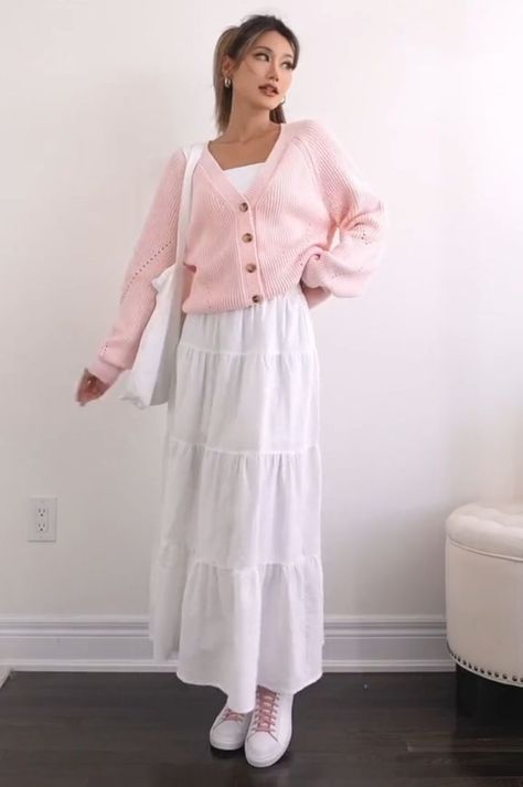 Pink And White Modest Outfit, Feminine Sweatpants Outfit, Modest Girly Outfits Winter, Female Gaze Outfits For Women, Cute And Modest Outfits, Church Fits Winter, Coquette Modest Outfit, Modest Soft Girl Outfits, Girly Modest Outfits