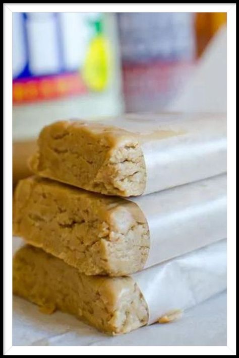 Peanut Butter Protein Bars, Protein Bars Homemade, Healthy Protein Snacks, Protein Bar Recipes, Butter Bars, Protein Powder Recipes, Protein Bites, Peanut Butter Protein, Peanut Butter Bars