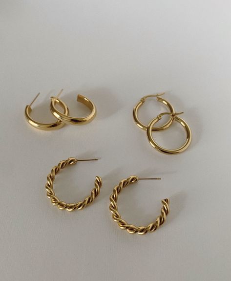 Aretes Aesthetic, Women Gold Jewelry, Gold Hoops Earrings, Chunky Gold Hoop Earrings, Huggie Earrings Gold, Gold Jewelry Gift, Chunky Hoop Earrings, Cosmetics Bag, Travel Jewelry Case