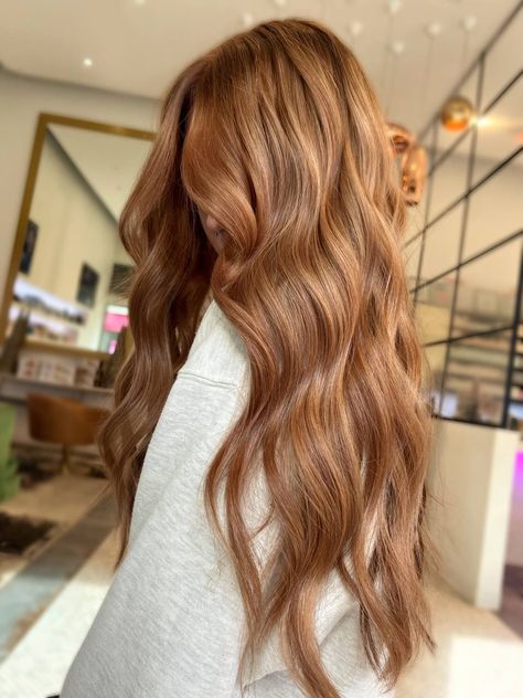 Medium Gold Copper Hair, Sandy Copper Hair, Subtle Red Hair Strawberry Blonde, Cowboy Copper Hair Light, Cowboy Copper Hair With Blonde Balayage, Strawberry Blonde Auburn Hair, Copper Brown Hair Blue Eyes, Sunkissed Copper Hair, Subtle Cowboy Copper Hair