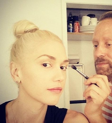 Gwen Stefan without Makeup Face 8 Gwen Stefani Without Makeup, Gwen Stefani Cool, Gwen Stefan, Gwen Stefani Makeup, Without Makeup Face, Gwen Renée Stefani, Music And Fashion, No Makeup, Makeup Pictures