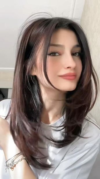 Trending Hairstyles Long Hair, Asian Haircuts Long, Layer Oval Haircut Medium, Layer Cut For Short Hair Shoulder Length, Front Hair Ideas, Unstyled Layers, Front Face Framing Layers, Oval Layered Haircut, Haircut Face Framing