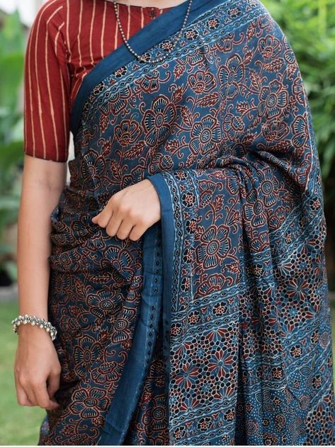 Ajrakh Blouse Designs, Ajrak Blouse, Ajrakh Motifs, Ajrakh Blouse, Ajrak Print, Kalamkari Designs, Cotton Saree Blouse Designs, Blouse Designs Catalogue, Cotton Saree Blouse