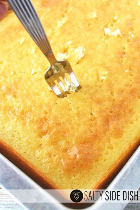 No pudding mix needed for perfect holes and moist poke cake Gelatine Cake, Jello Cake Recipe, Lemon Jello Cake, Lemon Pudding Recipes, Jello Cake Recipes, Poke Cake Jello, Cake Baking Supplies, Key Lime Tarts, Box Lemon Cake